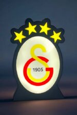 Galatée de lampes LED en 3D avec logo et étoiles lumineuses pour décoration et ambiance.