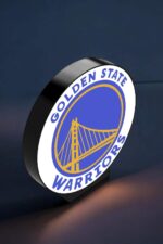 3. Logo lumineux en 3D de Golden State Warriors avec design éclairé LED, idéal pour décoration murale ou personnalisation d'objet, fabrication unique en impression 3D.