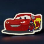 3D voiture Pixar Lightning McQueen lampe LED décor enfant, éclairage lumineux en impression 3D, création originale pour chambre d'enfant et collection de lampes design innovantes.