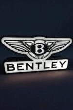 Bentley logo néon lumineux, éclairage LED blanc avec branding détaillé, design élégant et moderne, idéal pour décoration intérieure ou en tant qu'élément de signalisation personnalisé.