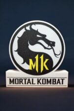 3. Lampe LED 3D Mortal Kombat avec logo dragon et texte lumineux, création personnalisée pour fans de jeux vidéo et de design lumineux, fabrication par Infinity 3D Print.