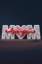 Love you création lumineuse en 3D avec lettres en relief et motif floral, cœur en forme de cœur en arrière-plan, éclairage LED, design moderne et romantique, idéale pour décoration d’intérieur ou cadeau personnalisé.