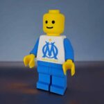 Figurine Lego avec maillot de l'OM
