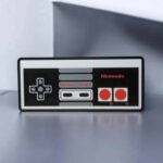 NES manette en plastique imprimée en 3D pour décoration ou collection, design rétro et authentique, pièce unique réalisée avec impression 3D, cadeau original pour les amateurs de jeux vidéo.