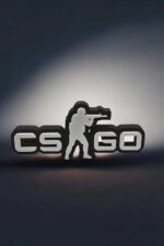 LED logo illuminated avec personnage de jeu vidéo CS:GO, moderne et décoratif, idéal pour décoration geek ou gamer en intérieur.