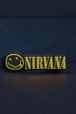 NIRVANA LED lampes 3D, création lumineuse personnalisée avec logo iconique, design contemporain et ambiance chaleureuse, idéale pour décoration intérieure ou cadeaux originaux.