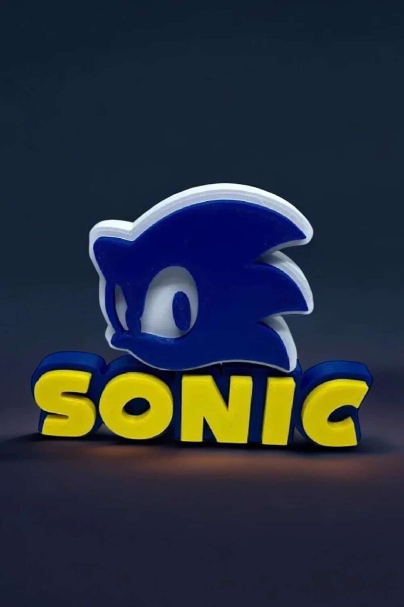 Sonic le hérisson 3D imprimé en LED avec logo jaune et bleu, création lumineuse unique pour décoration ou collection chez Infinity 3D Print.