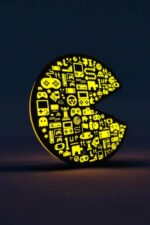 LED lune avec motifs lumineuse en forme de Pac-Man, création personnalisée 3D, éclairage d'ambiance moderne, design original pour décoration intérieure et gaming.