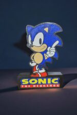 Sonic la Tortue en 3D imprimée en résine avec LED, création lumineuse colorée, décor unique, design innovant, parfait pour collection ou décoration intérieure.