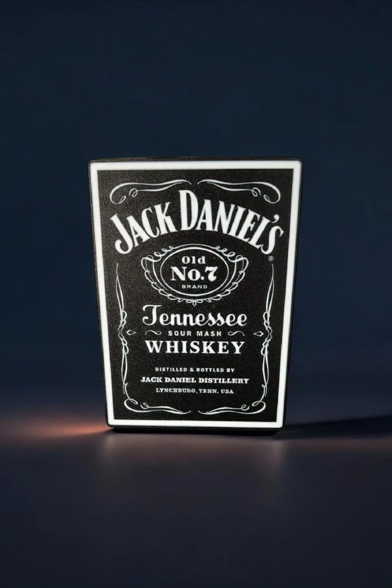 Jack Daniel's lampe LED 3D, création lumineuse en impression 3D avec logo emblématique de la marque de whisky Tennessee.