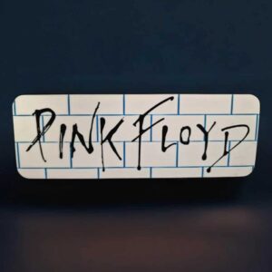 PINK FLOYD logo en LED sur fond noir, création lumineuse 3D avec design minimaliste, idéale pour décoration intérieure ou collector, fabriquée à la main par Infinity 3D Print.