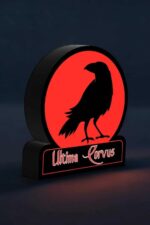 Lampe LED 3D ornithologique noire et rouge avec inscription « Ultima Corvus », création lumineuse personnalisée, design design moderne, décoration intérieure originale, éclairage décoratif innovant.