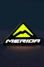 LED logo lumineux MERIDA avec éclairage rétro, design personnalisé en impression 3D, idéal pour décoration ou signalétique, création lumineuse unique, fabriquée sur mesure avec technologie 3D.