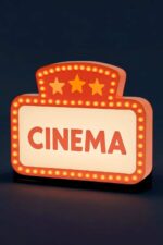 LED lumineuse cinéma inspirée d'un panneau rétro, décoration moderne pour salle de cinéma ou espace détente, faite en impression 3D.