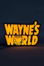 Infini3dprint Création lumineuse 3D, lampe LED Waynes World avec logo globe éclairé en ambiance sombre.