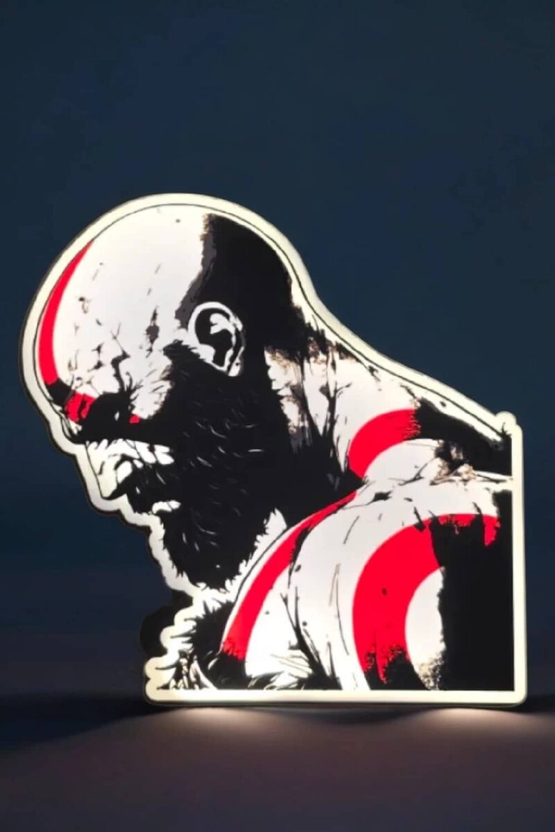 lampe led Kratos avec une expression intense