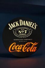 LED lampe design Jack Daniel's avec éclairage lumineux, idéale pour la décoration intérieure et les collectionneurs, crée une ambiance chaleureuse avec un logo emblématique de la marque.