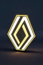 Laser 3D imprimée de logo géométrique lumineux avec éclairage LED, design moderne et original, parfait pour décoration intérieure ou extérieure, réalisée par Infinity 3D Print.