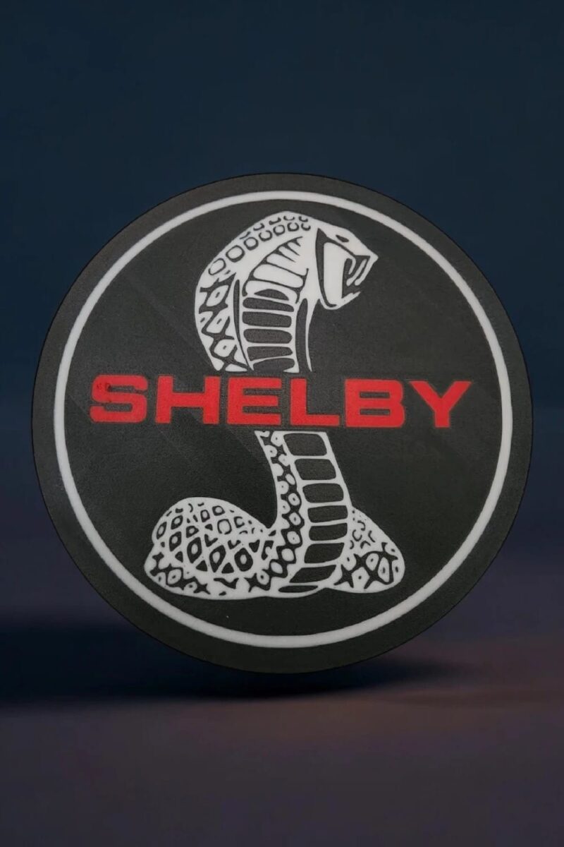 Rond en résine 3D avec logo Shelby et tête de serpent en écailles, éclairée LED, creation lumineuse unique, décoration auto ou collection.