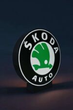 Lumière LED pour café Skoda Auto, création lumineuse en 3D, éclairage personnalisé, décoration intérieure automobile, éclairage LED innovant pour voitures.
