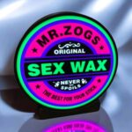 L'éclairage LED lumineux d'une stick de cire sexuelle avec un design coloré et vibrant, idéal pour une décoration moderne ou pour créer une atmosphère originale.