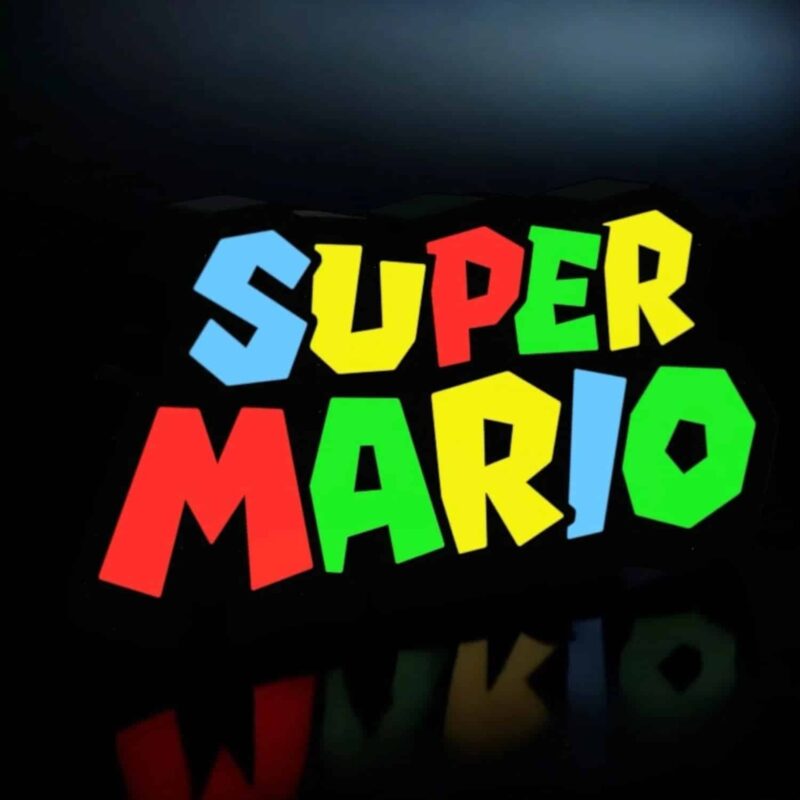 "LED lumineuses 3D avec le texte 'Super Mario' en couleurs vives sur fond noir, créant un effet lumineux attractif et coloré.".