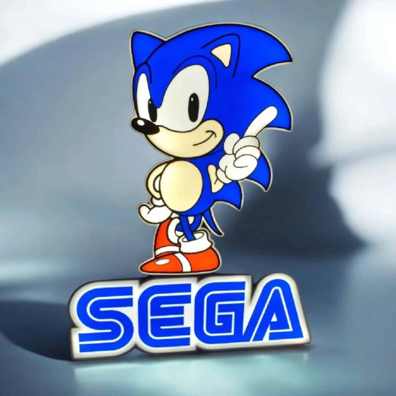 Sonic la peluche lumineuse 3D avec logo Sega, lampe LED colorée et support personnalisé, création originale en impression 3D, idée cadeau ludique pour fans de Sonic et jeux vidéo.