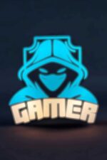 Illumination LED personnalisée représentant un héros masqué avec la inscription "GAMER" en lettres capitales, conçue avec la technologie d'impression 3D pour un effet lumineux unique.