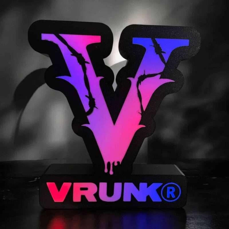 1751525567.jpeg Lettre en 3D LED personnalisée avec éclairage multicolore, design artistique et moderne, idéale pour décorations lumineuses et cadeaux originaux.