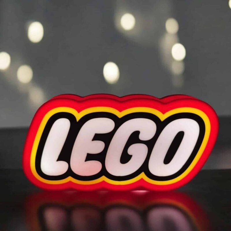 Lego logo lumineux en LED, création d'éclairage 3D pour décoration intérieure ou extérieure, fabriqué par Infinity 3D Print.