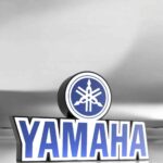 Yamaha logo LED lumineuse 3D, création lumineuse pour decoration intérieure ou extérieure, éclairage LED personnalisé avec symbole Yamaha en relief, design moderne et attrayant pour passionnés de motos.