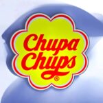 Logo lumineux Chupa Chups en 3D avec effet LED, parfait pour une décoration originale et colorée, fabriqué par Infinity 3D Print, spécialiste des créations lumineuses en impression 3D.