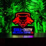 LED lumineuse Call of Duty Black Ops 6 avec logo de chien, éclairage multicolore, décoration gaming moderne, idéale pour chambres ou espaces de jeux, créée par Infinity 3D Print.