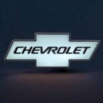 Lampe LED en 3D affichant le logo Chevrolet, création lumineuse originale et moderne pour décoration intérieure ou exposition automobile.