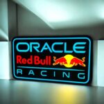 Lampe LED 3D emblématique avec logo Oracle Red Bull Racing, éclairage vibrant pour décoration intérieure ou collection automobile.