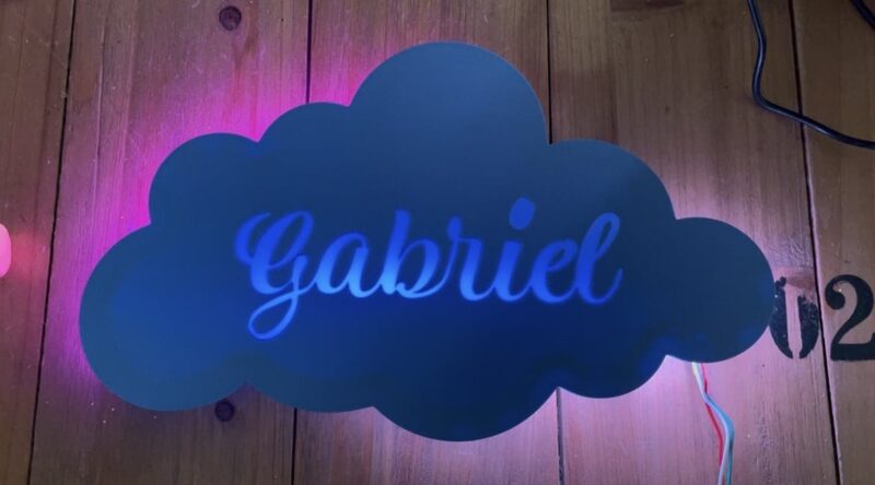 Lampe 3D personnalisée en forme de nuage avec prénom lumineux LED, décoration intérieure moderne et créative, idéale pour chambre d'enfant ou espace enfant.